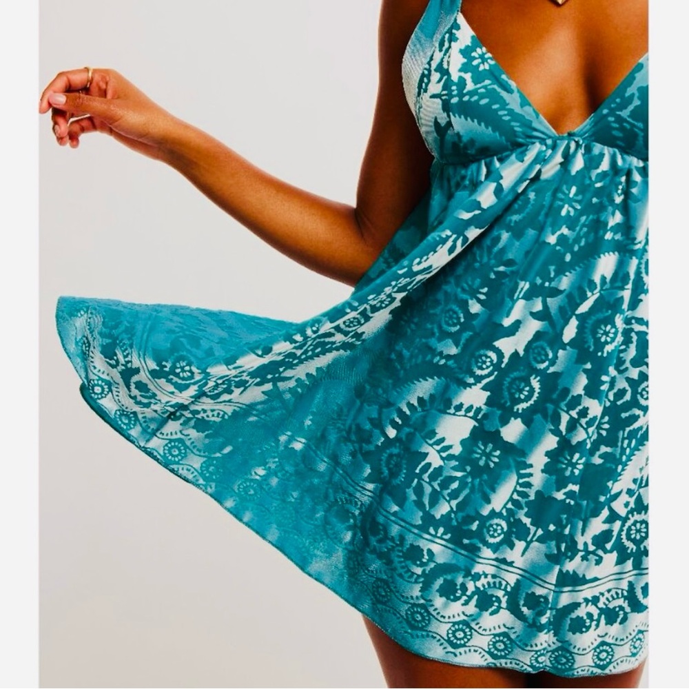 Free People / New~Sundress / Icy Green & White